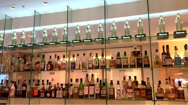 B.C.T. BAR CARDINAL TOKYO · 4